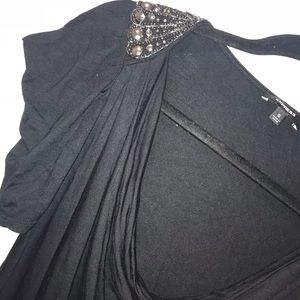 Express t-shirt with embellished shoulders